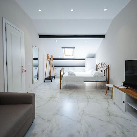 City Center Hideout - Studio Apartment Tirana Kültér fotó