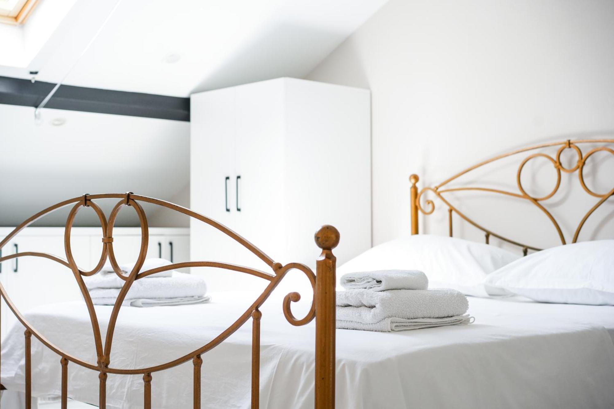 City Center Hideout - Studio Apartment Tirana Kültér fotó