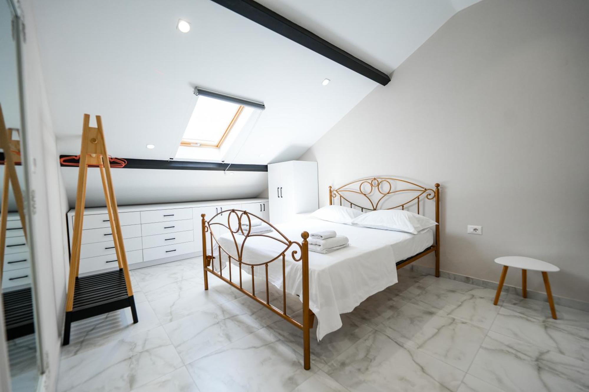City Center Hideout - Studio Apartment Tirana Kültér fotó