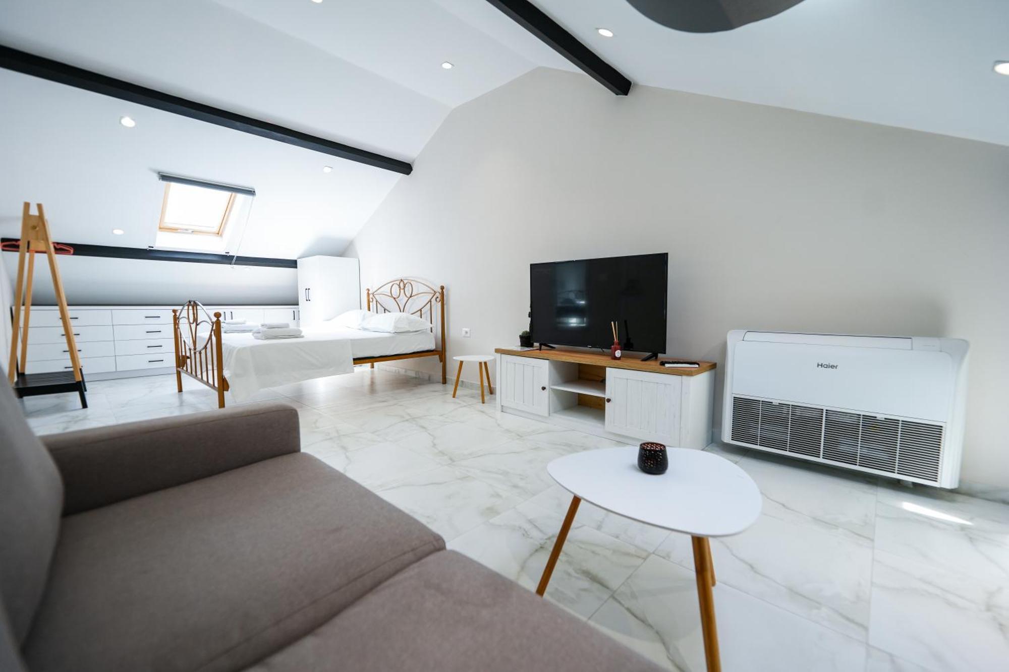 City Center Hideout - Studio Apartment Tirana Kültér fotó