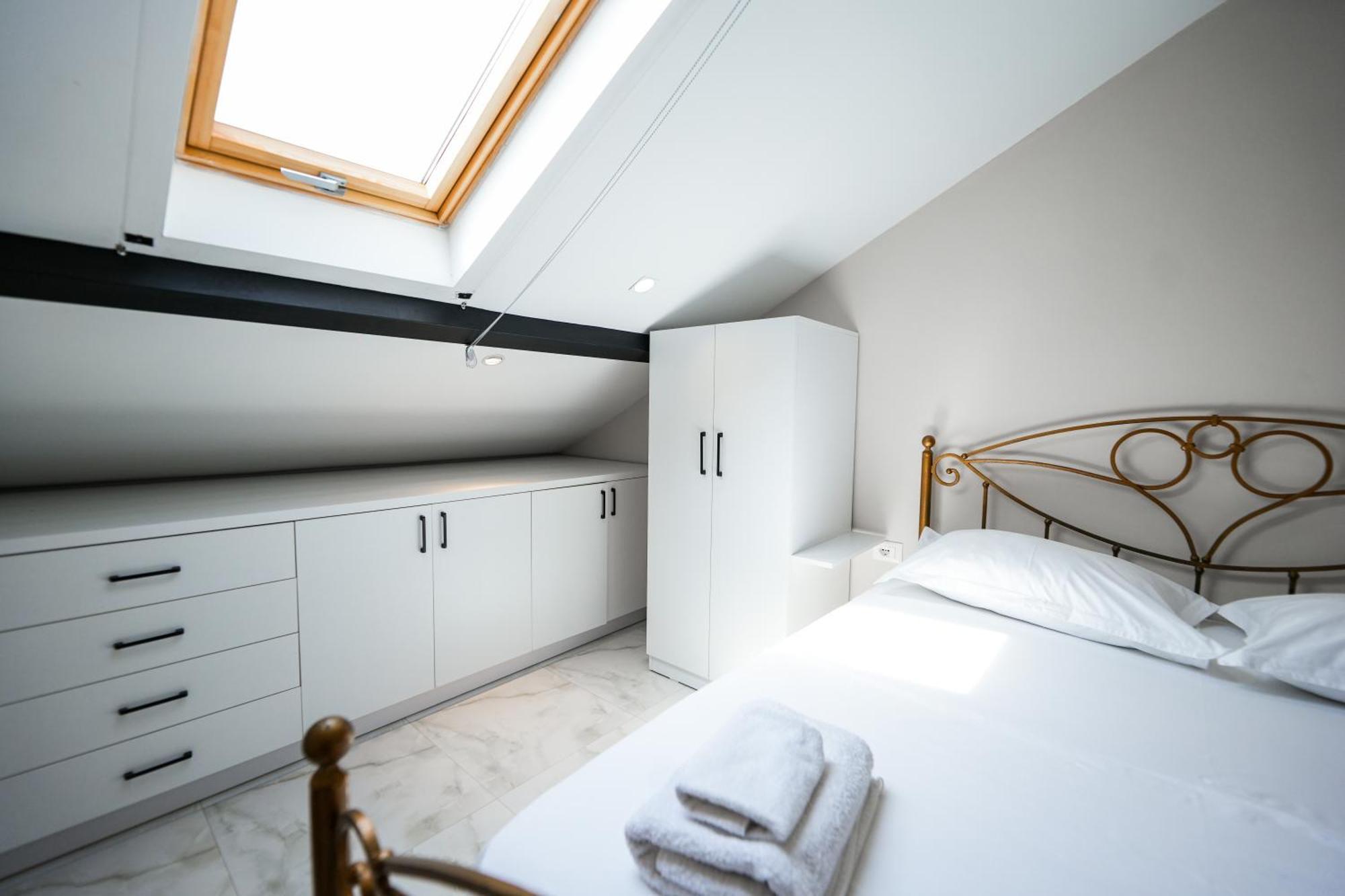 City Center Hideout - Studio Apartment Tirana Kültér fotó