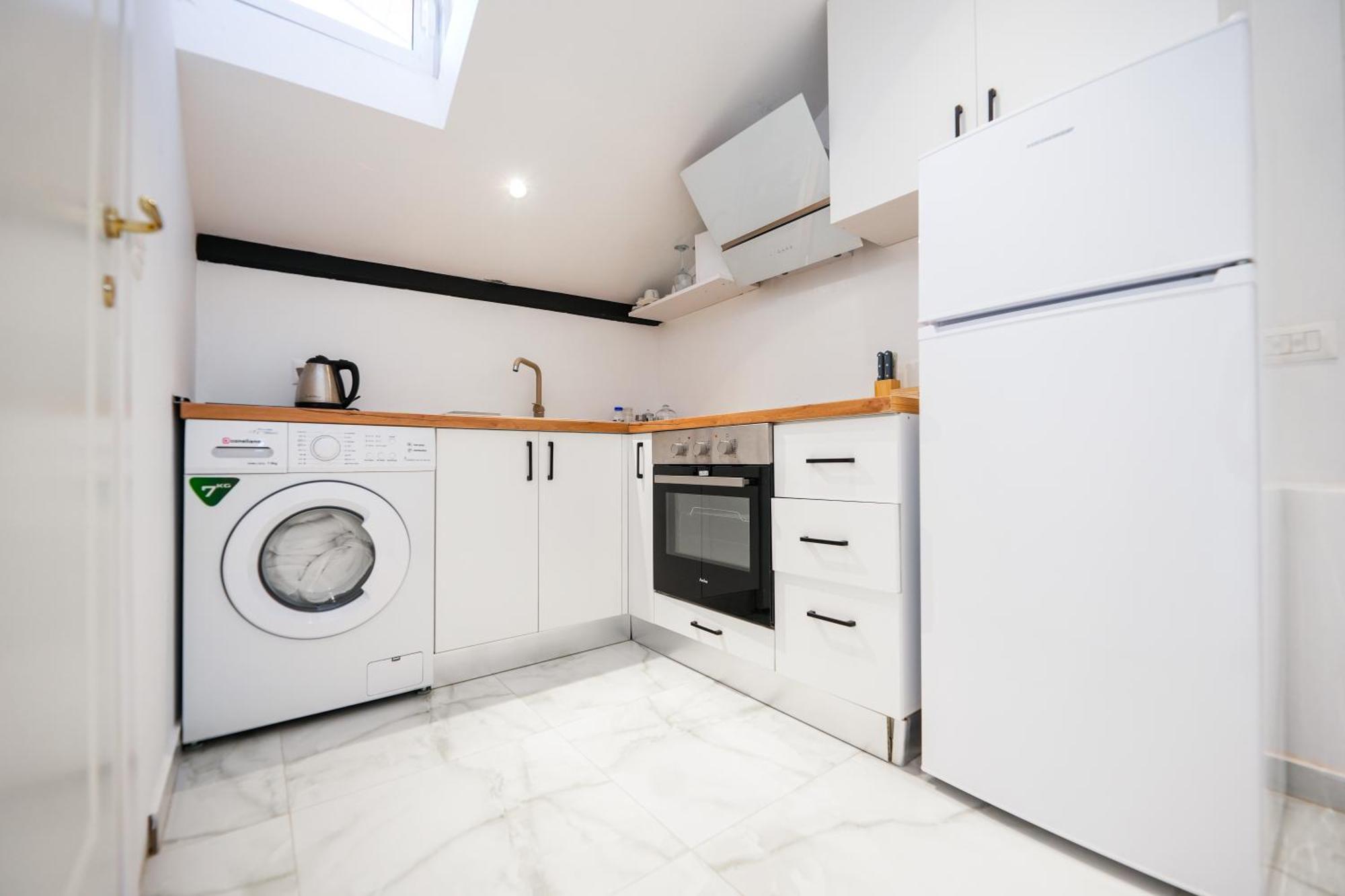 City Center Hideout - Studio Apartment Tirana Kültér fotó