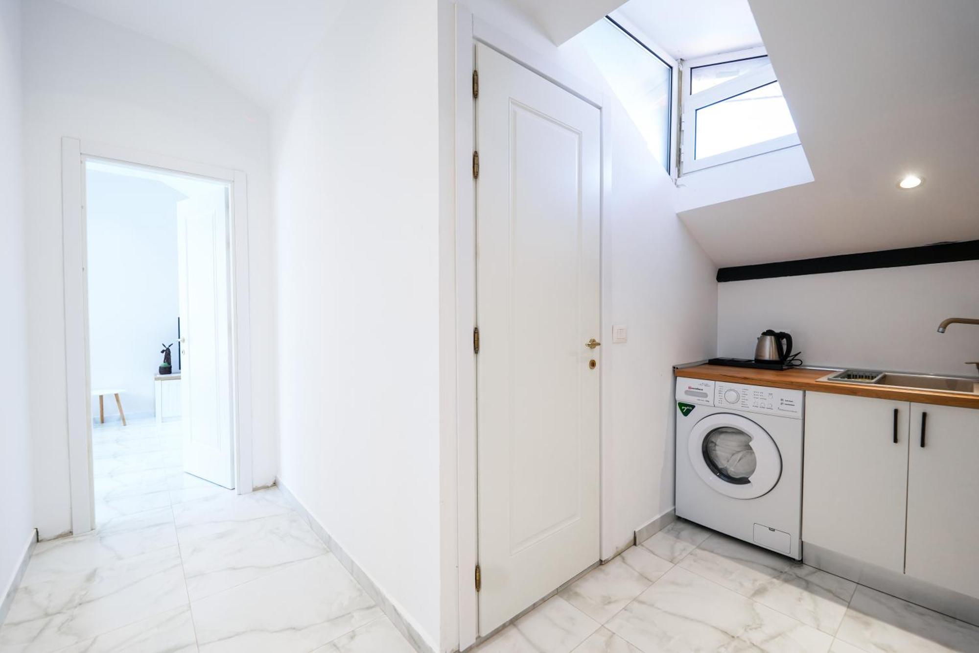 City Center Hideout - Studio Apartment Tirana Kültér fotó