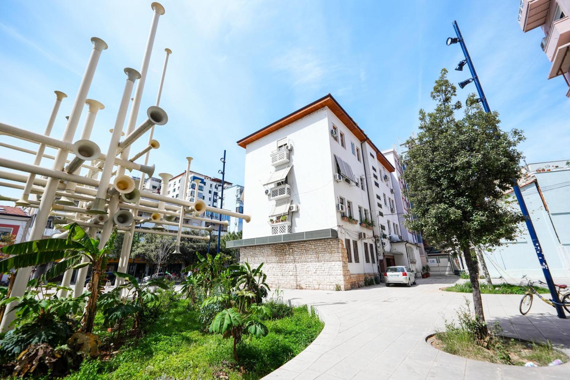 City Center Hideout - Studio Apartment Tirana Kültér fotó