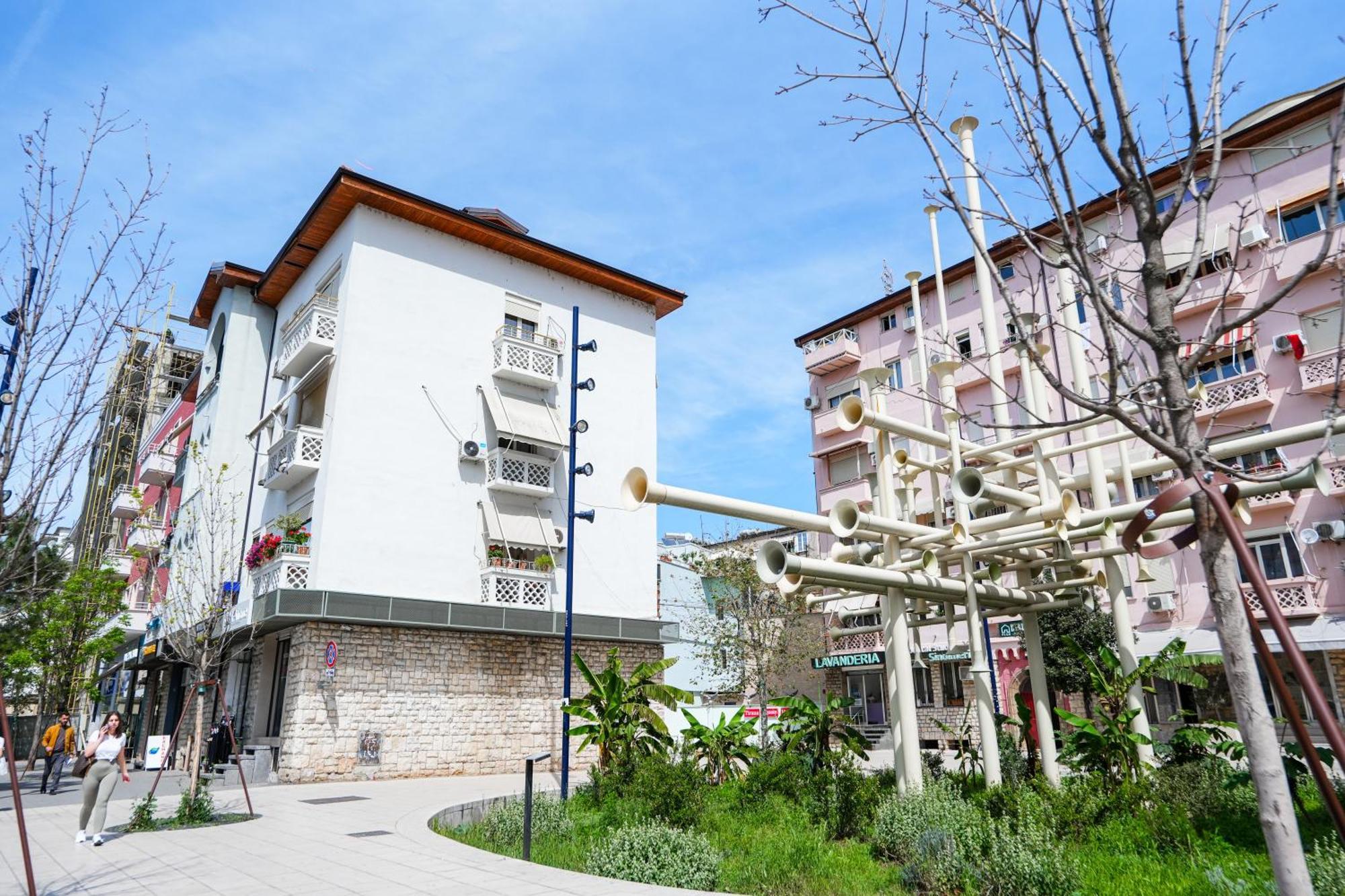 City Center Hideout - Studio Apartment Tirana Kültér fotó